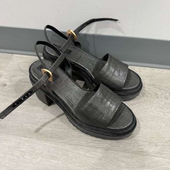 Cult Gaia Sandals Azariah Platform in Raffia Black - Picture 5 of 9